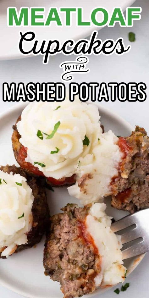 Small round mini meatloaves with mashed potatoes on top with Pinterest overlay. Easy Mini Meatloaf Recipe, Pasta And Ground Beef, Fancy Presentation, Meatloaf Cups, Muffin Meals, Meatloaf Muffins Recipe, Mini Meatloaf Muffins, Mini Meatloaf Recipes, Meatloaf Topping