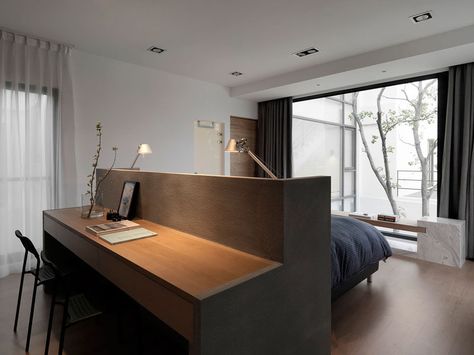 BEDROOM DESIGN IDEA - This Bed Has A Desk Built Into The Back Of The Headboard Bed In Middle Of Room, Bedroom Desk, Master Bed, Bed Desk, Desk Design, Bed Room, Cheap Home Decor, 인테리어 디자인, Small Bedroom