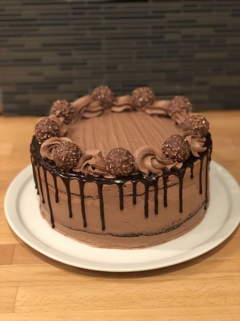 Round Chocolate Cake, Chocolate Cake Birthday, Abs Excercise, Yummy Comfort Food, Cake Chocolate, Muslimah Fashion Outfits, Family Goals, Muslimah Fashion, Eat Cake