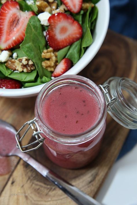 Strawberry Spinach Salad-with STRAWBERRY BALSAMIC VINEGRETTE DRESSING RECIPE Vinegrette Dressing Recipe, Vinegrette Dressing, Balsamic Vinegrette, Salad Strawberry, Balsamic Vinaigrette Salad, Strawberry Vinaigrette, Dressing Salad, Strawberry Balsamic, Vinaigrette Salad