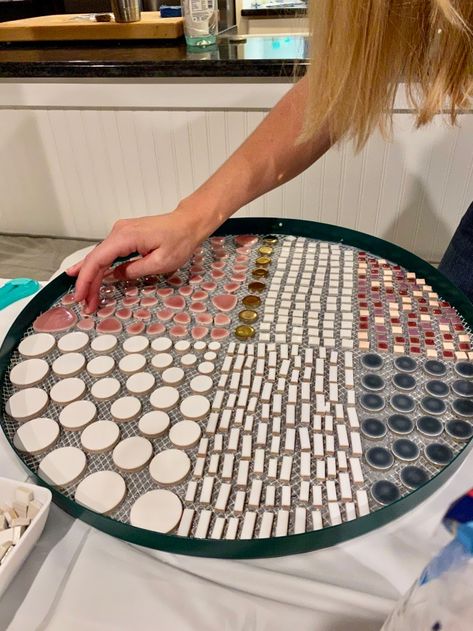 DIY Mosaic Side Tables - Elle & Jay Diy Mosaic Table Top, Diy Mosaic Table, Mosaic Garden Table, Mosaic Table Top Designs, Diy Mosaic Projects, Tiling Projects, Diy Mosaic Tiles, Mosaic Side Table, Mosaic Tiles Diy