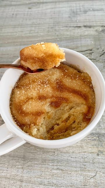 Cinnamon Swirl Mug Cake, Fitwaffle Kitchen, Cinnamon Roll Mug Cake, Cinnamon Mug Cake, Addition Plans, Mug Recipes, Daily Recipes, Fall Dessert Recipes, Cinnamon Swirl