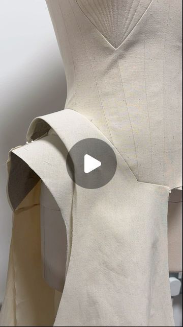 REAGEN VARROSS on Instagram: "Just a quick snippet of making the next collection toile. ✂️ #hautecouture #womenswear #designer #fashiondesigner #sophisticated #luxury #highend #draping #moulage #patterncutting #creative #designprocess #structure #britishbrand #celebrity #redcarpet #occasionwear #eveningwear #reelsinstagram #viralreels #corsetdress #london #processvideo #sewing #sewingtechniques" Creative Draping Fashion, Draping Fashion Design, Moulage Draping, Draping Design, Draping Pattern, Dress Construction, Evening Dress Sewing Patterns, Draping Dress, Draping Techniques