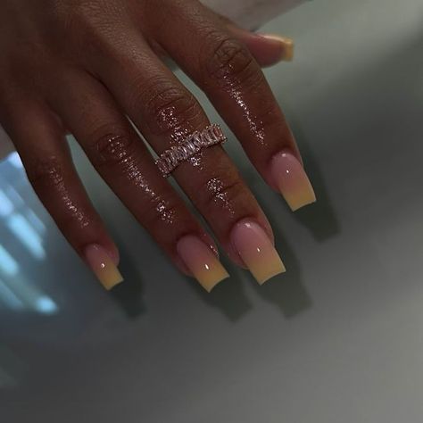 Short Winter Nails, Winter Nails Designs, Short Nail Inspo, Nails For Winter, Glitter Gel Nail Designs, Acrylic Nail Designs Classy, Ballerina Acrylic Nails, Winter Glam, Light Pink Nails