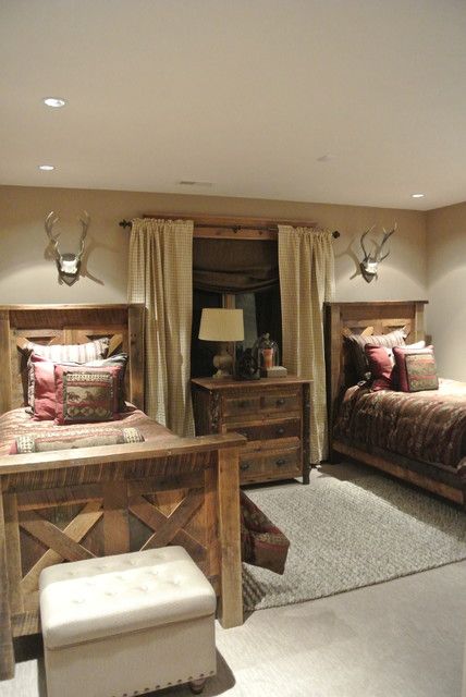 Luxe Hunting Lodge - Rustic - Bedroom - Omaha - by The Modern Hive | Houzz UK Hunting Lodge Bedroom, Outdoorsy Bedroom, Hunting Cabin Interior, Man Bedroom Ideas, Hunting Lodge Interiors, Hunting Bedroom, Rustic Hunting Lodge, Lodge Interior Design, Brown House Exterior