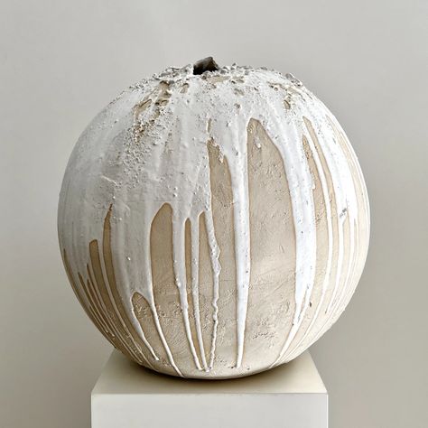 Laura Pasquino - ceramic artist Moon Jar, Simplest Form, Ceramic Flowers, Dream Art, Paper Mache, Ceramic Artists, Ceramic Sculpture, Flower Vases, Ceramic Pottery