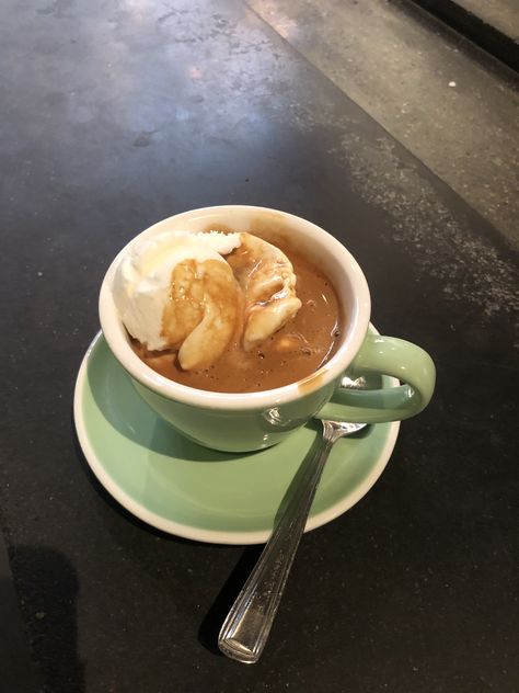 Afogato Desserts, Affogato Aesthetic, Coffee Affogato, Ice Cream With Coffee, Affogato Coffee, Italian Desserts Traditional, Cozy Coffee Shop, Summer Recipe, Coffee Obsession