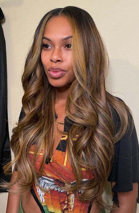 Brunette Balayage Hair Black Women, Blondish Brown Hair On Black Women, Sewin Highlights, Blowout Highlights, Summer Hair For Black Women, Honey Blonde Sew In Weave Black Women, Balayage With Layers, Balayage Hazelnut Hair, Highlights On Hair