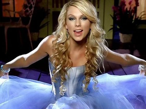 Our Song music video Taylor Swift Music Videos Outfits, Taylor Swift Our Song, Taylor Swift Costume, Taylor Swift Music Videos, Our Song, Taylor Swift Music, Taylor Swift Outfits, Concert Fits, Taylor Swift Concert