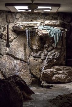 Rock Shower Ideas, Rock Shower, Kolam Air, Kolam Koi, Taman Air, Stone Shower, Waterfall Bathroom, Dream Shower, Waterfall Shower