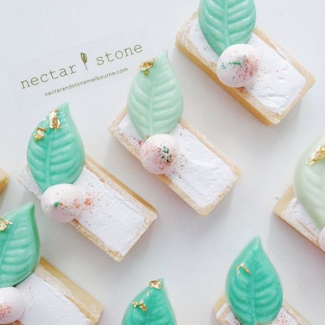 Nectar And Stone, Peach Tart, Raw Recipes, Sugar Icing, Green Wedding Colors, Pretty Dessert, Wedding Color Inspiration, Pastry Desserts, Beautiful Cookies