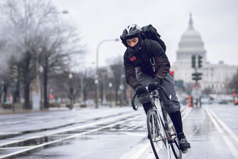 Bicycle Messenger, Urban Bike Style, Winter Biking, Bike Courier, Bike Riding Benefits, Urban Bicycle, Cycling Photography, Bike Messenger, Bicycle Painting