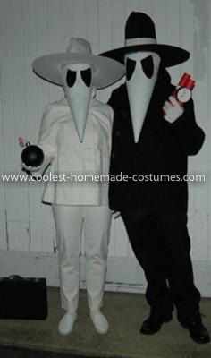 Homemade Spy vs. Spy Costume... This website is the Pinterest of costumes Spy Costume, Halloween Costume Contest Winners, Costumes Homemade, Zombie Couple Costume, Geek Costume, Cool Couple Halloween Costumes, Zombie Costumes, Costume Contest Winner, Painting Tattoos