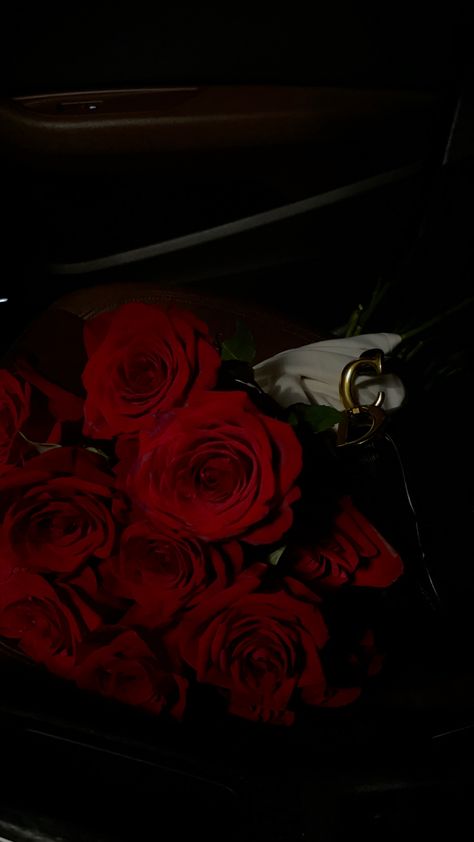 Black And Dark Red Aesthetic, Dark Red Roses Aesthetic, Black Roses Astethic, Rose Aethstetic Dark, Rose Flower Aesthetic Dark, Deep Red Rose Aesthetic, Rose Dark Aesthetic Flower, Burgundy Aesthetic, Flower Shop Decor