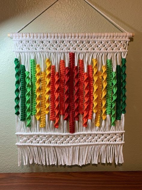 Fabric Macrame, Diy Wall Hanging Yarn, Crochet Wall Art, Yarn Hanging, Yarn Wall Art, Macrame Wall Hanging Diy, Macrame Wall Hanging Patterns, Crochet Wall Hangings, Creative Crochet