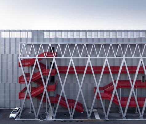 FUTURE STITCH Smart Factory / AZL Architects | ArchDaily Ramps Architecture, Workshop Architecture, Smart Factory, Parking Building, Central Building, Space Photography, Industrial Architecture, Outdoor Stairs, Architecture Exterior