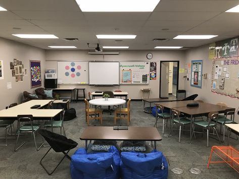 High school flexible seating classroom. #flexibleseating Flexible Seating In High School, High School Seating Arrangements, Flexible Seating Classroom High School, Classroom Desk Arrangement, Thanksgiving Play, Ideal Classroom, Prep Classroom, Teaching Classroom Decor, Flexible Seating Classroom