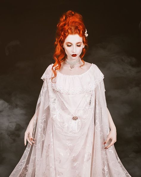 4,181 Likes, 77 Comments - Lilith-Alexandra Ardath (@lilith_ardath) on Instagram: “Lucy Westenra 1897s (Dracula)😈💋 makeup, hair : @victorias_beauty_secrets hairstyle :…” Ginger Vampire, Dracula Makeup, Lucy Westenra, Pink Purple Hair, Female Vampire, Pale Girl, Strawberry Blonde, Pale Skin, Ginger Hair