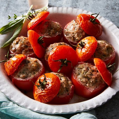 Tomato Dishes, Stuffed Tomatoes, Minced Meat, Tomato Recipes, French Food, Roasted Tomatoes, Food 52, Pork Recipes, Family Meals