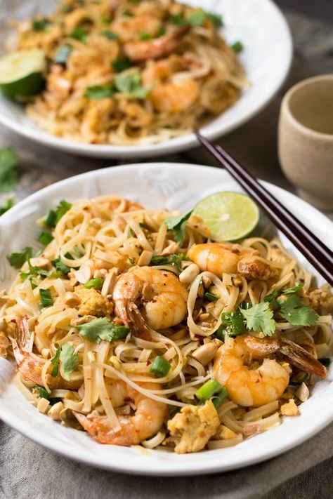 Paleo & Keto Pad Thai with shirataki noodles 🍜Just 2g net carbs! #keto #paleo #lowcarb #healthyrecipes #glutenfree #padthai Keto Pad Thai, Fettuccini Noodles, Keto Shrimp Recipes, Low Carb Noodles, Carb Cycling Diet, Miracle Noodles, Shirataki Noodles, Pad Thai Recipe, Low Carb Pasta