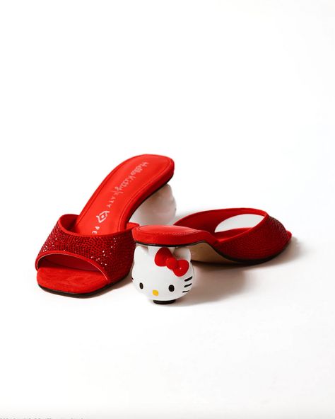 Taking Kitten Heels to a new level! Hello Kitty Meets Katy Perry 😍 Hello Kitty Roller Skates, Hello Kitty Things To Buy, Whimsical Luxury, Hello Kitty Heels, Rich Shoes, Hello Kitty Face, Hello Kitty Shop, September Fashion, Hello Kitty House