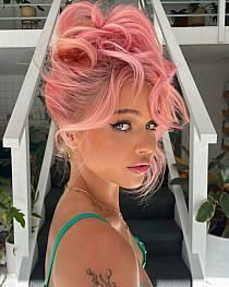 Pink Hair With Root Smudge, Pink Hair Outfit What To Wear With, Weird Hair Colors, Pink Hair Hairstyles, Pink And Blonde Hair, Candy Pink Hair, Flamingo Hair, Rose Pink Hair, Baby Pink Hair