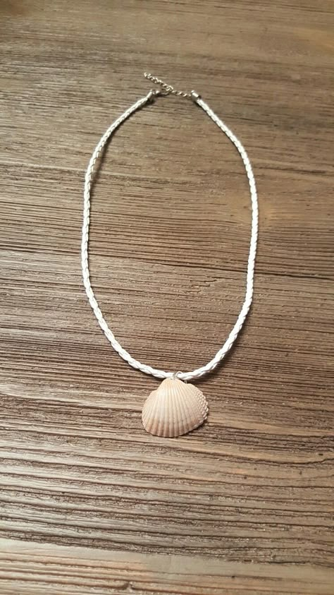 Natural (no paint) Shell Jewelry Ideas, Accesories Jewelry, Seashell Jewelry, Seashell Necklace, Necklace Display, Handmade Bangles, Mermaid Necklace, Seashell Crafts, Shell Jewelry