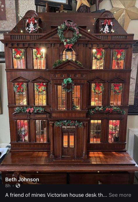 Dollhouse Christmas, Doll House Plans, Doll House Crafts, Christmas Dolls, Miniature Houses, Miniature Crafts, Sims House, Christmas House, Thrift Shopping