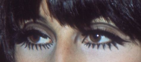 Cher Makeup, Cher Aesthetic, 60s Eye Makeup, Cher 60s, Cher 70s, 60s Makeup, Cher Bono, 70s Makeup, Retro Makeup