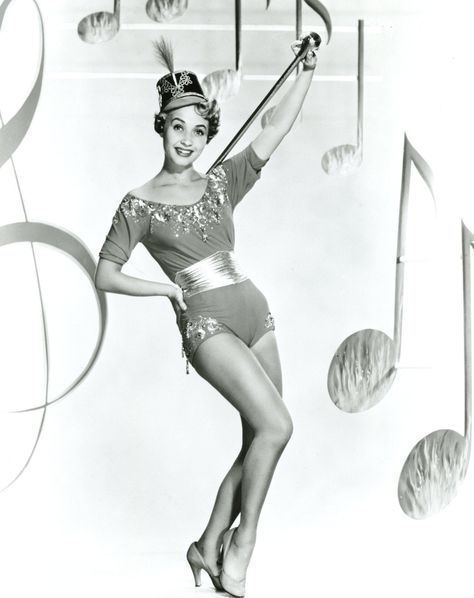 Jane Powell Jane Powell, History Photography, Pin Up Model, Historical People, Actrices Hollywood, Vintage Pinup, American Singers, Movie Stars, Vintage Photos