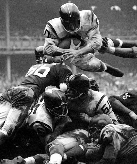 Best NFL Player by Jersey Number: 00-49 | Sports Illustrated Old Football, Best Nba Players, Black And White Football, Nfl Championships, Football Photography, Nfl Player, Football Hall Of Fame, Nfl History, Black And White Landscape