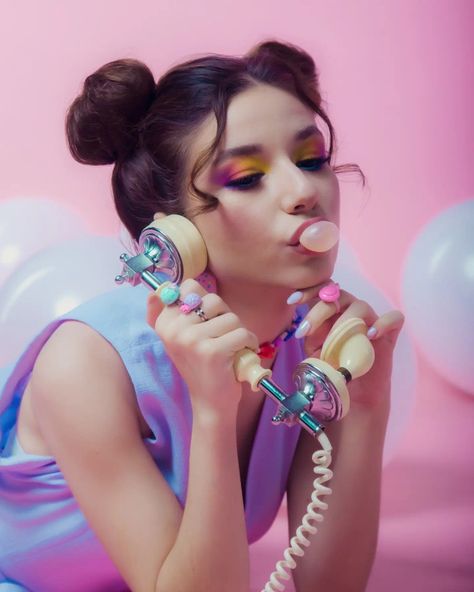 Candy Fashion Editorial, Bubblegum Photoshoot Ideas, Candy Land Photo Shoot, Candy Photoshoot Ideas, Bubblegum Photoshoot, Lollipop Photoshoot, Candyland Photoshoot, Pop Photoshoot, Podcast Photography