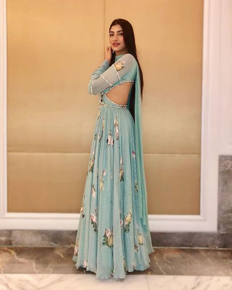 Hanna S Khan on Instagram: “Feeling like a whimsical summer dream 🌸 in this flirty floral , pearl sequinned , cut out anarkali . Get ready to conquer those summer…” Mahima Mahajan, Wedding Wardrobe, Anarkali Dress Pattern, Designer Kurti Patterns, Traditional Indian Dress, Stylish Short Dresses, Casual Indian Fashion, Indian Dresses Traditional, Nehru Jacket