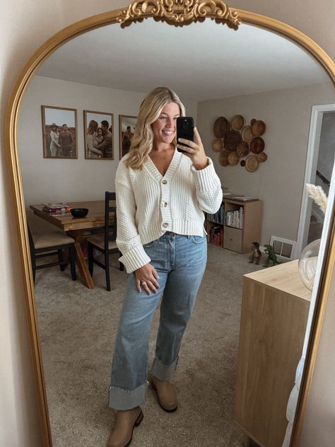 Chelsea Boots Outfit Tan, How To Style Cuffed Jeans, Cuff Jeans Outfit, Buttoned Cardigan Outfit, Button Sweater Outfit, Button Up Cardigan Outfit, Cuffed Jeans Outfit, Tan Boots Outfit, Cream Cardigan Outfit