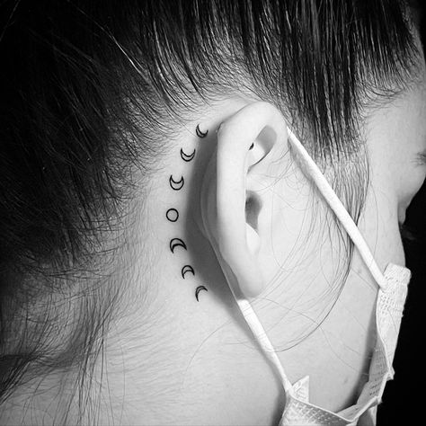 Behind The Ear Tattoos, Miniature Tattoos, Tattoo Main, Behind Ear Tattoos, Tato Minimal, Palm Tattoos, Ear Tattoos, Classy Tattoos, Face Tattoos