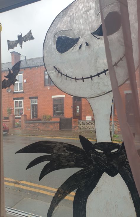 Halloween Glass Window Painting, Jack Skellington Window Painting, Halloween Chalk Pen Window, Fall Window Painting Ideas For Classroom, Halloween Window Art Paint, Halloween Window Drawing, Autumn Window Art, Halloween Window Painting Ideas, School Window Decorations