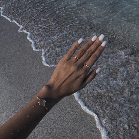 Tan Hands Aesthetic, Surfer Nails Aesthetic, Bahamas Couple, Beach Aesthetic Girl, Rich Wealthy, Elegant Manicure, Jewellery Photography Inspiration, Tropical Palm Trees, Creative Jewelry Photography