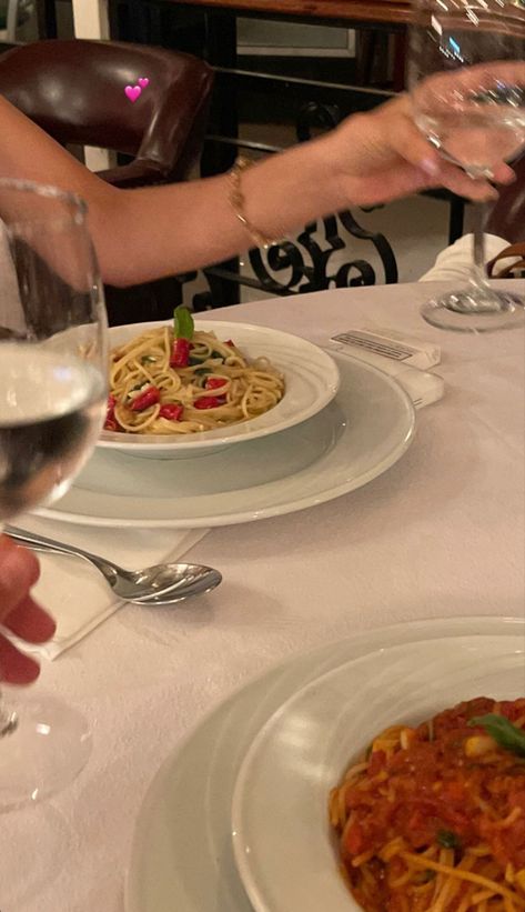 Picture about a classy dinner and pasta in a classy restaurant with aesthetic vibe Pasta Asthetic Picture, Dinner Asthetic Picture, Dinner Photo Ideas, Friends Aesthetic Pictures, Aesthetic Pictures Ideas, Dinner Poses, Introvert Aesthetic, Dinner Pictures, Restaurant Pasta