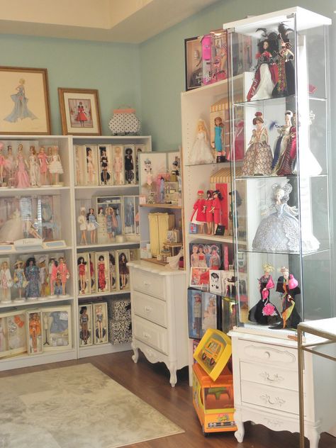 Silkyfever's Doll Room | A bit of a closer look. See? I don'… | Flickr Barbie Museum Collection, Vintage Barbie Display, Vintage Barbie Display Ideas, Doll Collector Room, Barbie Collection Display Ideas, Barbie Dolls Collections, Barbie Doll Display Ideas, Barbie Collection Display, Barbie Display Ideas