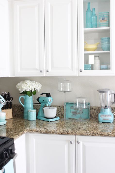 Breezy’s Kitchen Finds Aqua Kitchen Decor, Tiffany Blue Kitchen, Mint Green Kitchen, Turquoise Kitchen Decor, Teal Kitchen Decor, Cocina Shabby Chic, Aqua Kitchen, Green Kitchen Decor, Yellow Kitchen Decor