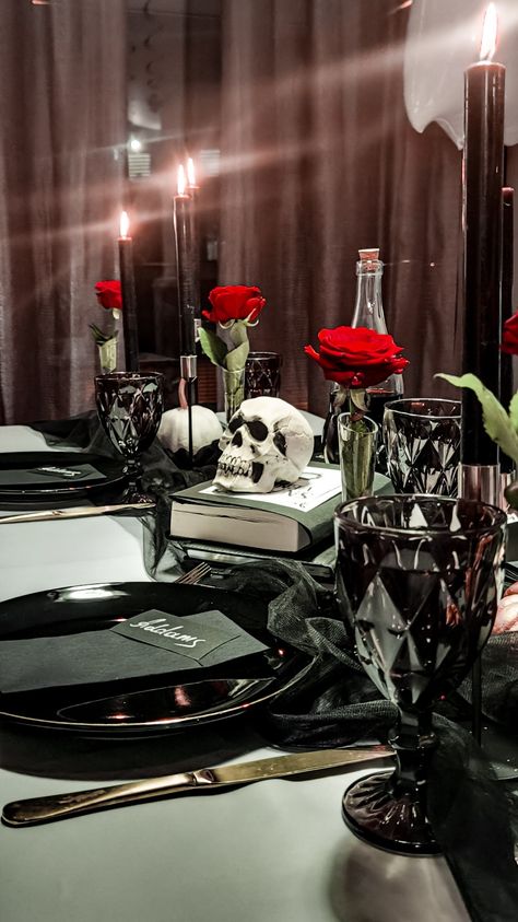 Black And Red Halloween Wedding Decorations, Adams Family Themed Wedding, Goth Bday Party Ideas, Addams Family Wedding Theme, Addams Family Halloween Decorations, Gothic Centerpieces, Adams Family Party Ideas, Addams Family Decorations, Addams Family Themed Wedding