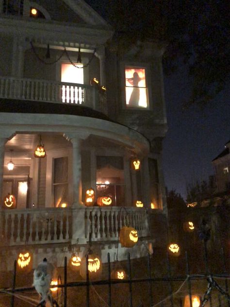 Spooky New Orleans Aesthetic, New Orleans Halloween Aesthetic, Halloween New Orleans, Louisiana Gothic, New Orleans Fall, New Orleans Haunted, Manor Aesthetic, New Orleans Halloween, Haunted Village