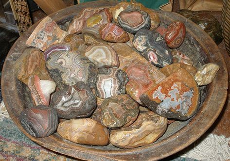 Rock Decor Home, Display Rock Collection, Rock Collection Display Ideas, How To Display Rocks, Rock Display Ideas Diy, Rock Display Ideas, Rock Collection Storage, Artifact Display, Rock Collection Display