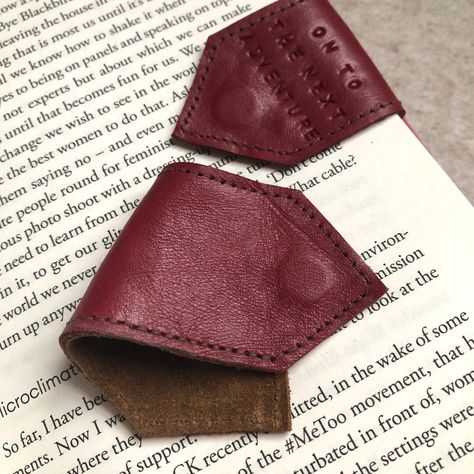 Leather Page Marker, Leather Valentines Gifts, Soft Leather Crafts, Magnetic Leather Bookmark Diy, Leather Souvenir Ideas, Small Leather Crafts, Leather Scraps Ideas, Leather Scrap Projects, Easy Leather Projects