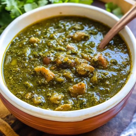 Chili Verde Recipe - elianarecipes.com Colorado Green Chili Recipes, Colorado Green Chili, Chili Verde Recipe, Making Chili, Chili Verde Pork, Green Chili Recipes, Green Chili Sauce, Green Chile Sauce, Pork Chili