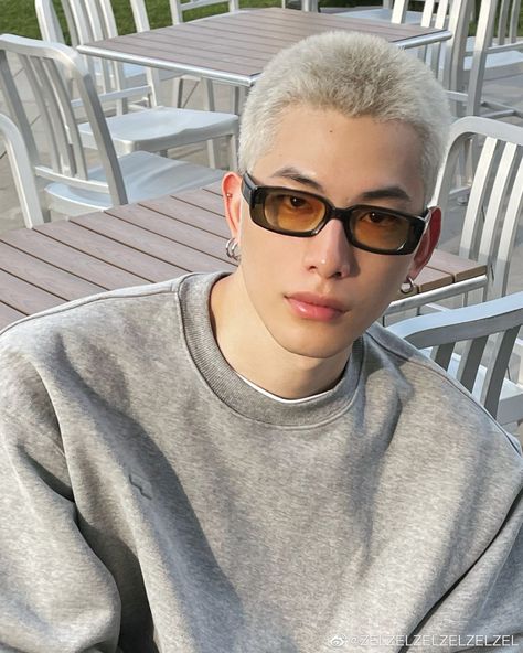 Guys With White Hair, White Hair Men, Bleached Hair Men, Buzz Cut Hairstyles, Blonde Asian, Buzzed Hair, Asian Haircut, Mens Haircuts, Men Hair Color