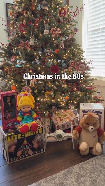 Recaptured 80s on Instagram: "Experiencing Christmas as a kid in the 80s gave me so many great memories. Simple times of looking through department store catalogs for toys, hanging ornaments on the tree and listening to Christmas records will never be forgotten. Anything in this video spark a nostalgic memory for you? What was your favorite part of Christmas as a kid? . . #christmas #memories #remember #retro #nostalgic #80s #takemeback" 1980s Christmas Nostalgia, 80s Christmas Tree, 80s Christmas Aesthetic, Christmas 1980s, Christmas As A Kid, Vintage Toys 1980s, Christmas 80s, Christmas Records, 80s Things