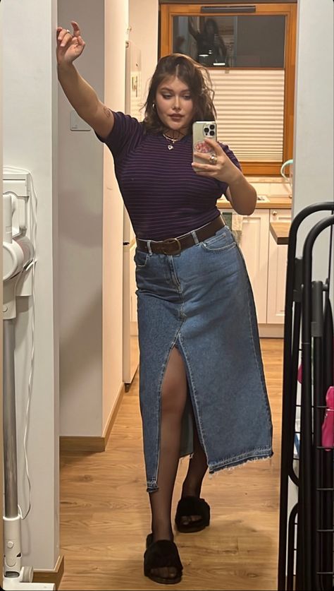 Long Denim Skirt Outfit Midsize, Denim Outfit Plus Size, Blue Denim Skirt Outfit, Midsize Ootd, Long Jean Skirt Outfits, Long Denim Skirt Outfit, Girls Long Skirts, Denim Skirt Outfit, Jean Skirt Outfits