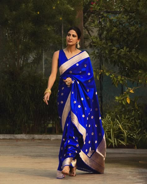 If you’ve always wanted saree to be a part of your bridal trousseau, then we’ve got some stunning engagement saree ideas for you. Millennial brides have shown us how you rock a saree and give it your own twist. From classic designs to contemporary silhouettes, we’ve seen it all. Bridal sarees are stealing the show and how! We simply adore the way trendy brides are embracing the sarees with so much grace.  Bookmark These Gorgeous Engagement Saree Ideas For Your Upcoming Wedding Functions 1. R Engagement Saree Ideas, Saree For Engagement, Royal Blue Saree, Ideas For Engagement, Engagement Saree, Saree For Wedding Function, Engagement Look, Saree Ideas, Trendy Bride