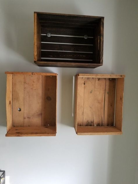 Crates On Wall, Bookshelves Floating, Wood Crate Shelves, Wooden Crate Shelves, Crate Shelves Diy, Diy Wooden Crate, Rustic Bookshelf, Crate Bookshelf, Floating Bookshelf